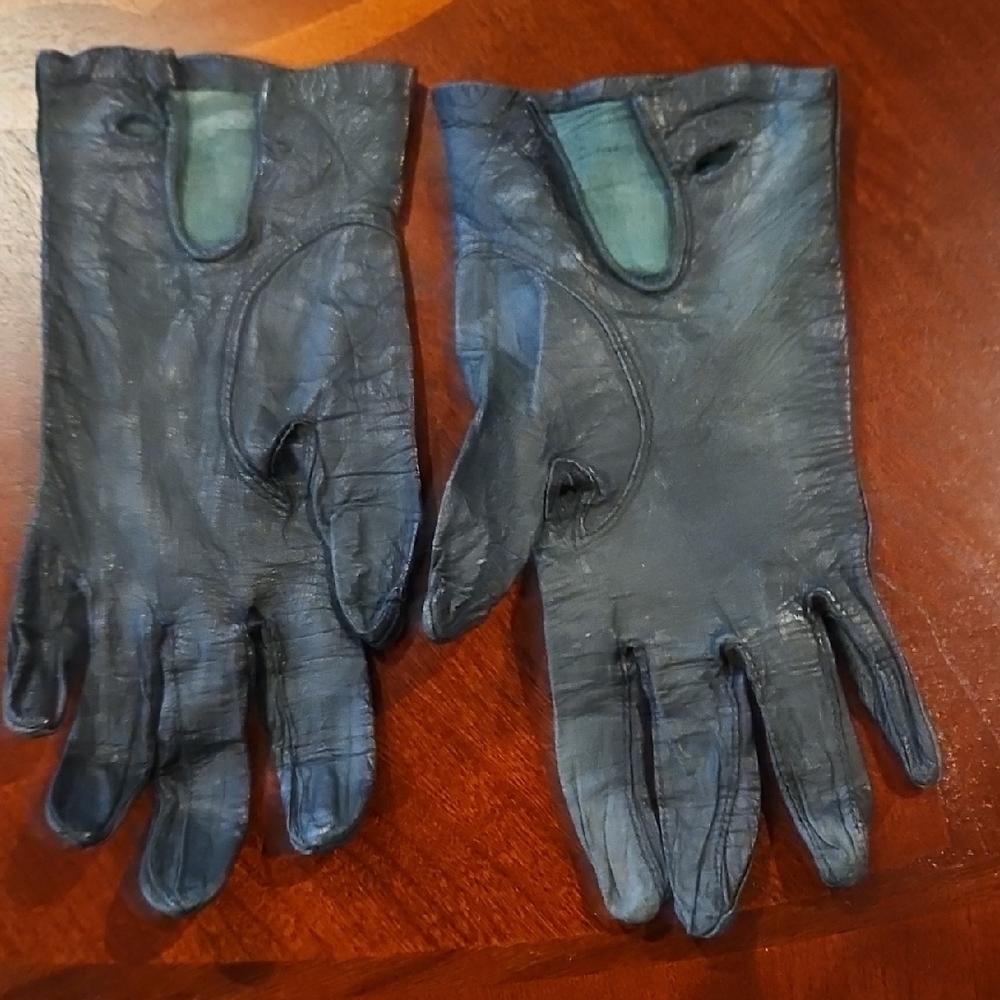 Vintage Womens Leather Gloves Set of 3 in Cream, Black, and Brown - Picture 8 of 11